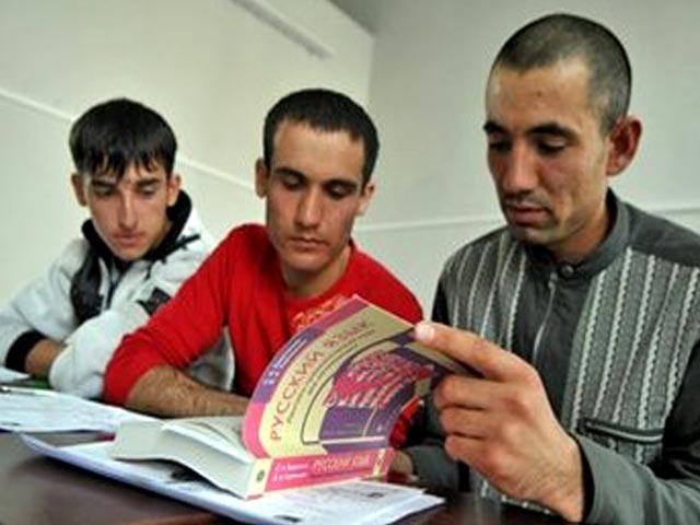 Как и где Мигранты сдают экзамены на знание русского языка, истории и права